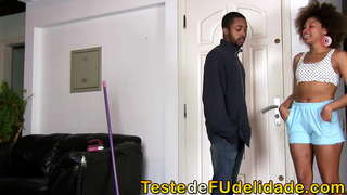 L-kap ta l-aktar sensazzjonali iswed imħabba l-dehra tiegħek qaddejja-nis Giovanna Bombom permezz tat-tħin-dar tiegħek, billi tuża biss aħmar ta&#039;taħt-xena sħiħ fis-Sit tat-Test de Fudelidade