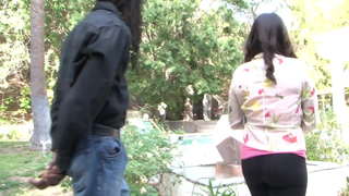 ���ောနှောဆယ်ကျော်သက်ချစ်ယူပြီးကြီးမားတဲ့အနက်ရောင်ကြက်အတွက်တိုင်းပေါက်