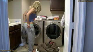 Mwen StepMom pa pral Di Mwen StepDad Nou ap Fucking