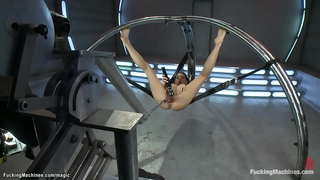 Pigtailed самостојна бринета Латина бабе Сара Luvv ленти долна облека да чорапи и потоа ебе машина и добива интензивни оргазми во различни позиции