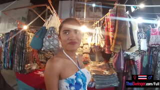 Asiatiske ungdoms kjæreste føltes som å gi kjæresten en blowjob når de kom hjem