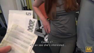 HUNT4K. Għall-flus tal-bniedem tippermetti l-esperjenza hunter għall-sess GF dritt tagħha