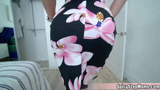 Mẹ có một số vấn đề Cô ấy là một nymphomaniac và cô không thể bỏ