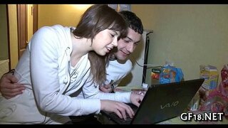 Проста паглядзі на гэтую чароўную дзяўчыну