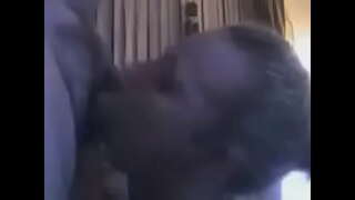 Excitée à 30 ans blonde suce et suce profondément.