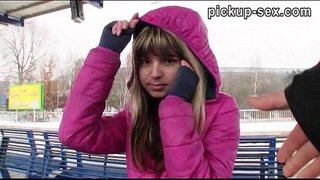 Ekte amatører Eurobabe Gina Gerson spikret i et tog