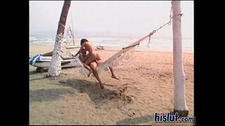 Tá Gina amuigh faoin aer cailín