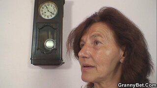 Оедлын настай эмээ, хүү