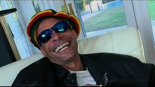 Megan Monroe dobi svojo ženo muco razbijalo!