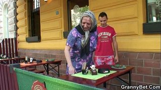 Nagy mellek nagyi szar kemény