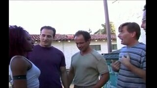 Sexy interracial sex oralny z czarnego drzewa