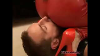 Обожавање латекс дупе