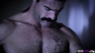 Джей Саммерс катается россиялелђр љстђн бу Чарльзе Дера