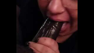 Nerdy pruut deepthroats