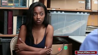 Busty Daya नाइट gets her pussy fucked by एल. पी. अधिकारी विशाल कुखुरा