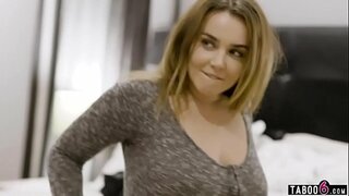 Velike joške couchsurfer poskušal ukrasti od tipa gostovanje ji