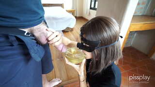 Chaotický Deepthroat Gagging pro Otrokyně - Nápoje, misku čůrat!