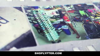 Магазин йыд смена пӓшӓм ӹштен сия тӧрышкӧ сӓмӹрӹквлӓн.Ирок офицер арестуймы гишӓн тидӹм отчет вашталтымашвлӓжӹ шолышташ дӓ, тӹдӹм пачын, тидӹ мам ӹштендӓ 1 ӓль 2 гана.Тӹдӹ ӹшкежӓт дӓ тӹдӹн офицервлӓжӹлӓн пушы членвлӓн лыпшен лыктын.Ну дӓ тӹдӹ ваштареш трахать киска.