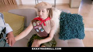 Exxxtra Gamay nga - Daphne giiyot dako nga manok