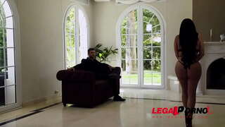 Curvy Latina хөлсийг Kesha Ortega боломжийг олгодог босс bang том tits, нойтон ягаан GP848