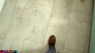 ���ెద్ధ రొమ్ములు కార్యదర్శి ఇస్తుంది. బాస్ ఒక blowjob