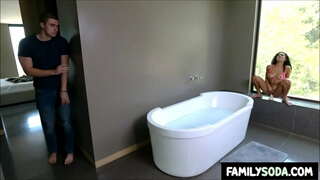 StepBrother saagi stepsister kuradi dildo vannituba