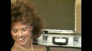 Ã�ァイナンス、エマージング-悪のエンジェル-シーン1-1エキス