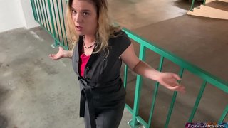 Stepmom gets jezen ji stepson cums v njej muco