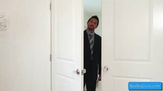 ���ழகா இளைஞனை பிளாண்டியாக செய்கிறது அற்புதமான தங்க நிற பல பளப்பான முடி ஒரு பெரிய வெள்ளை டிக் மற்றும் அதை நேசிக்கிறார்