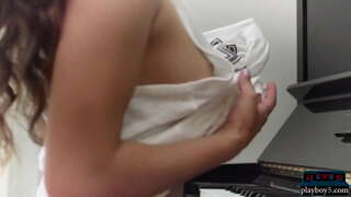 Порнозвезда Ума Джоли на обложке журнала демонстрирует свое потрясающее натуральное тело